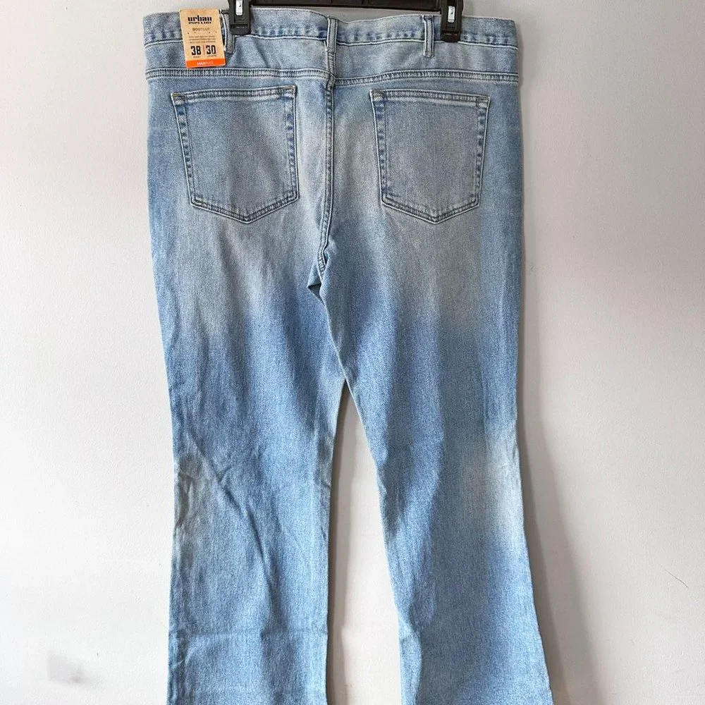 Men's Urban Pipeline™ Slim Bootcut MaxFlex Jeans - Light Wash 38x30 - Picture 4 of 12